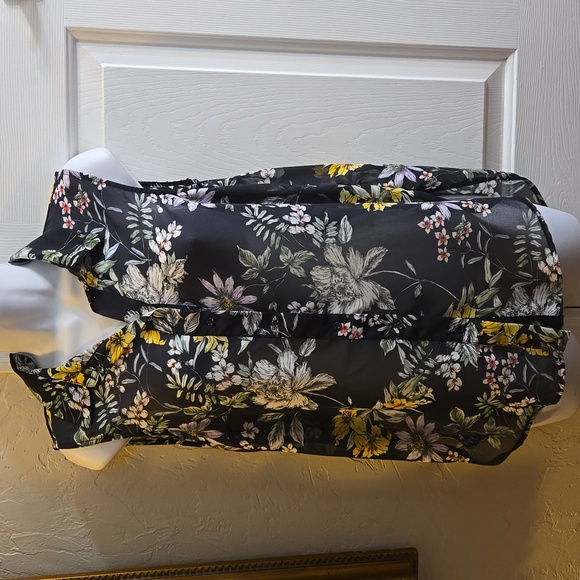 H&M Tops - H & M Sheer Sleeveless Floral Top